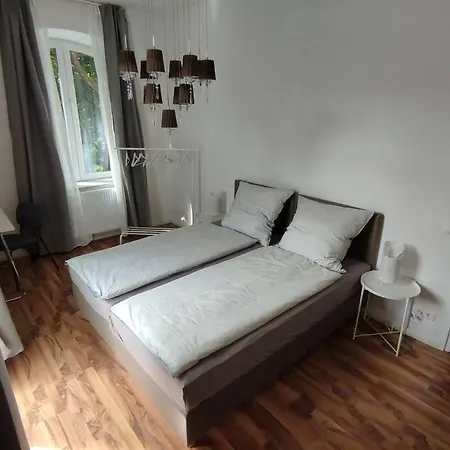 Beautiful, Bright Apartment Close To Schloss Schleissheim *