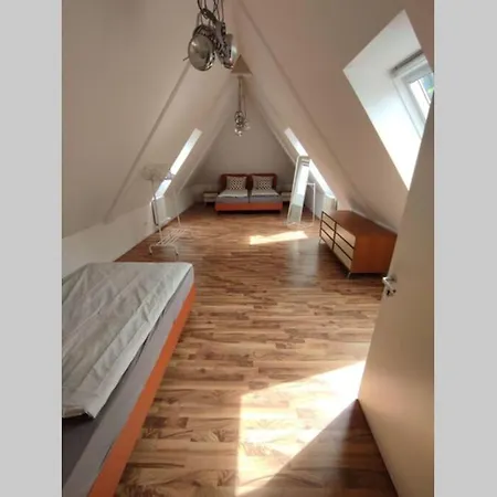 Апартаменты Beautiful, Bright Apartment Close To Schloss Schleissheim *